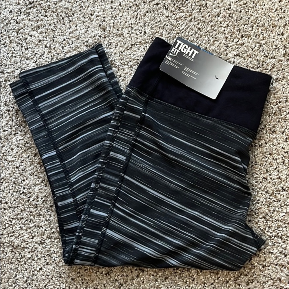 Nike Tight Fit Grey Stripe Capri Gym Leggings